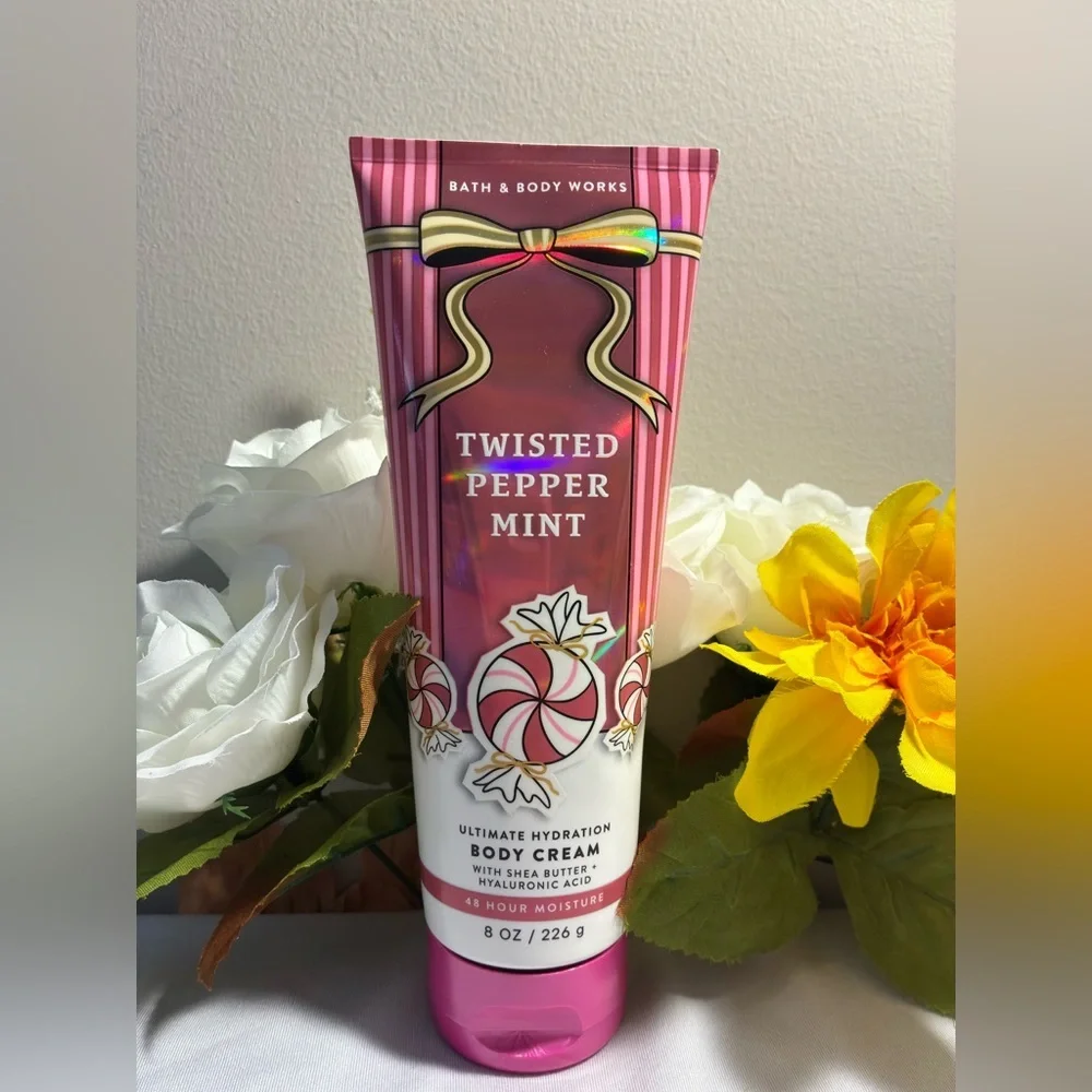 Bath & Body Works Twisted Peppermint Body Cream - Pink and White - 8 oz ( New )
